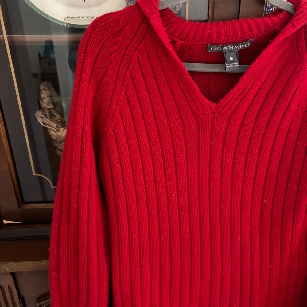 Saks Fifth Avenue Red Cashmere V Neck Sweater SZ M - Picture 3 of 4